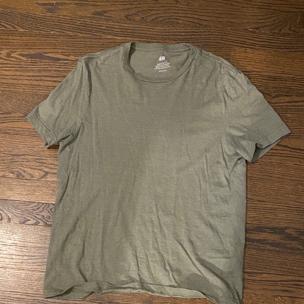 H&M Men's Sage Green Short Sleeve Tee